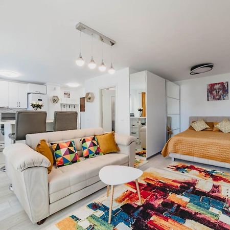 Masterpiece Studio- Free Parking, Wi-Fi, Netflix บราชอฟ ภายนอก รูปภาพ