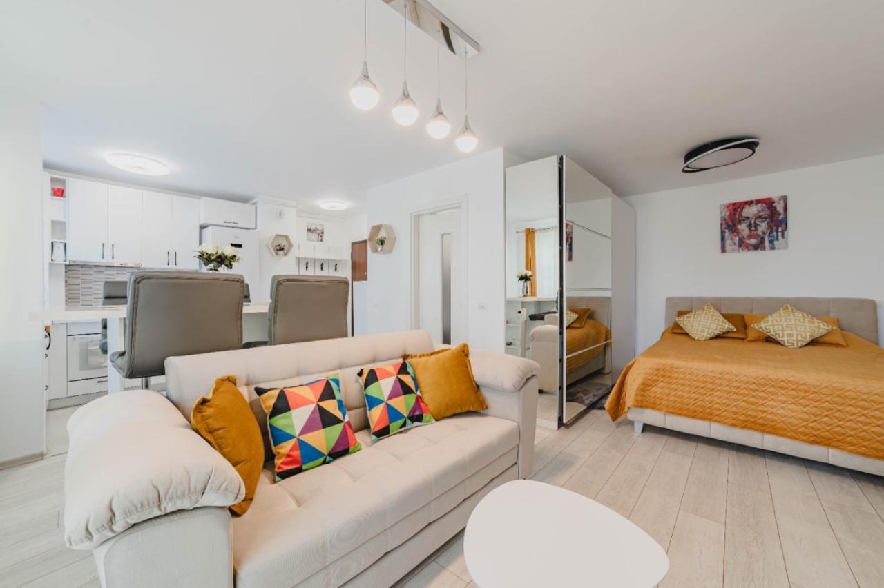 Masterpiece Studio- Free Parking, Wi-Fi, Netflix บราชอฟ ภายนอก รูปภาพ