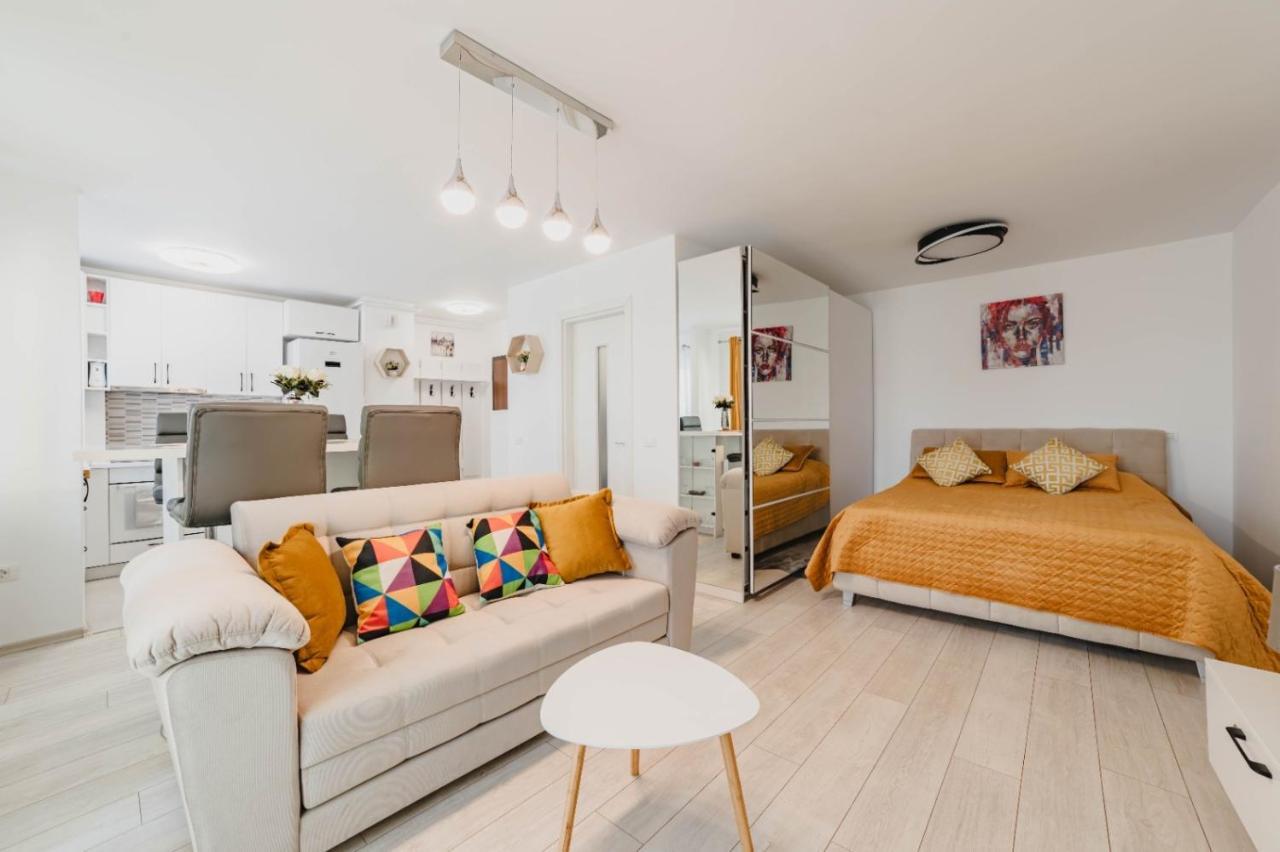 Masterpiece Studio- Free Parking, Wi-Fi, Netflix บราชอฟ ภายนอก รูปภาพ